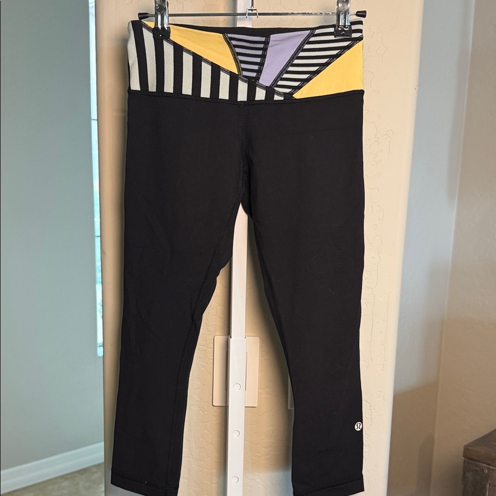 LULULEMON REVERSIBLE KNEE LENGTH TRAINING RUNNING LEGGINGS